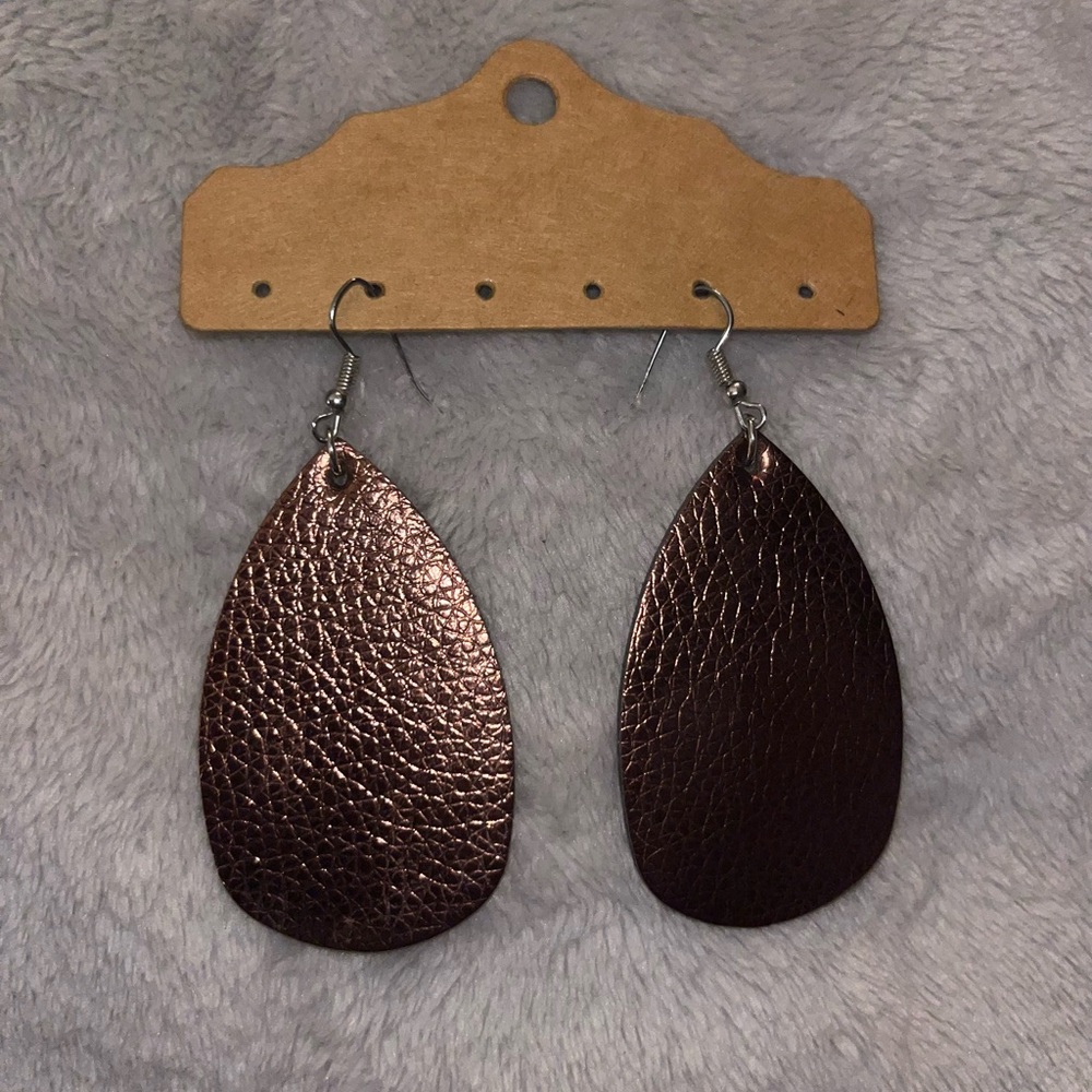 Elegant Brown Teardrop Pendants with Textured Design